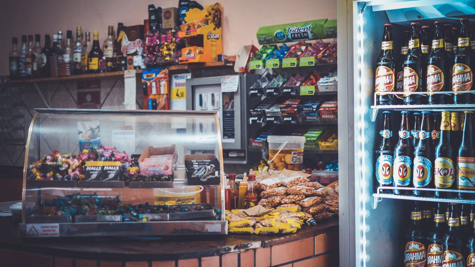 7 retail display mistakes and how photo AI catches them